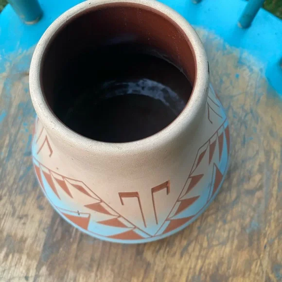 Vintage Southwest/western painted pot/vase - Picture 2 of 3